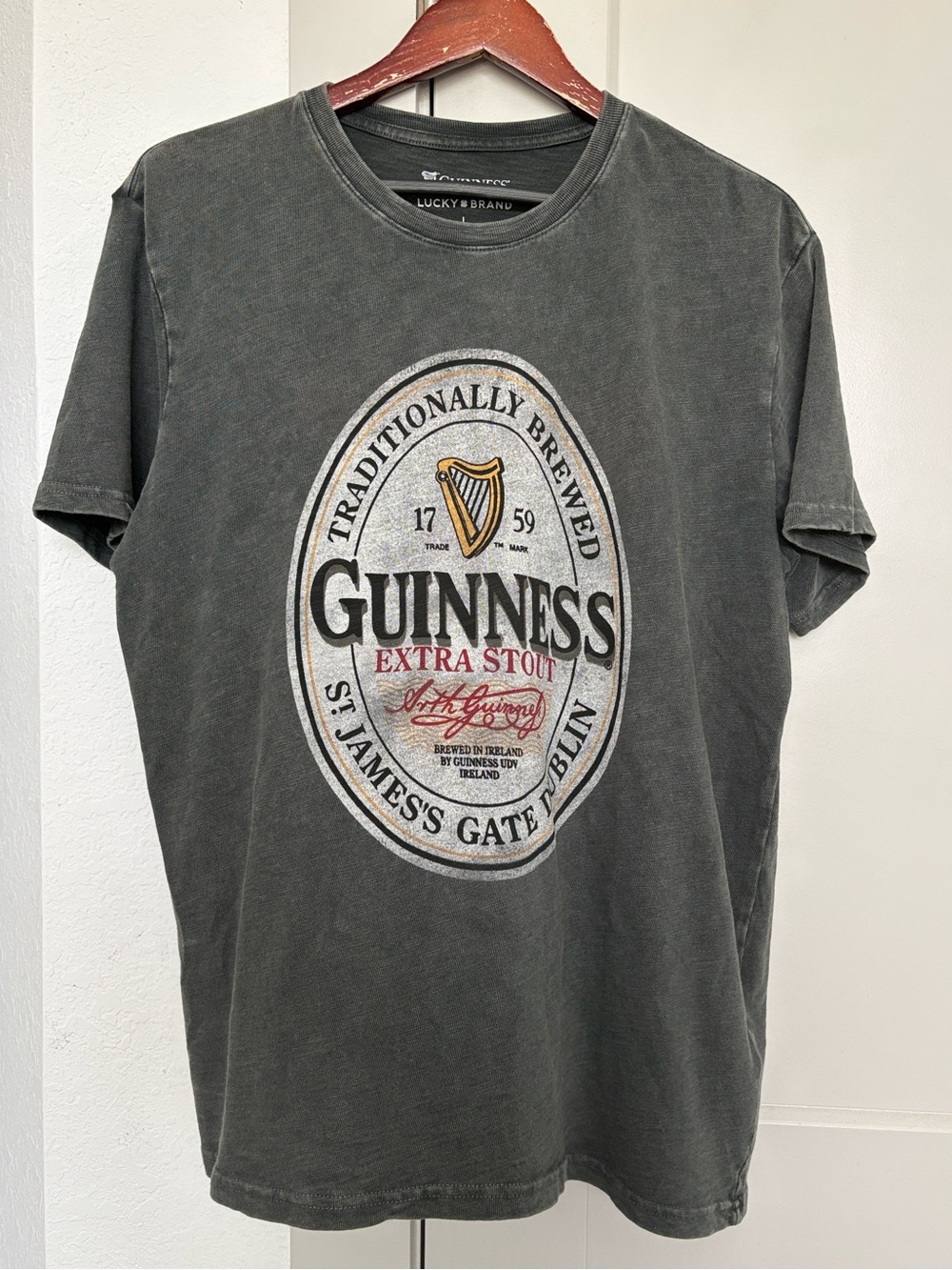 LUCKY BRAND GUINNESS OVAL GRAPHIC GREY SHORT SLEEVE TSHIRT MENS LARGE
